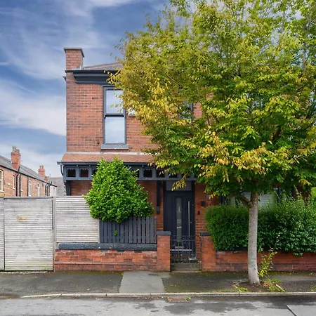 West Didsbury Retreat L Cinema L Sleeps 8-2