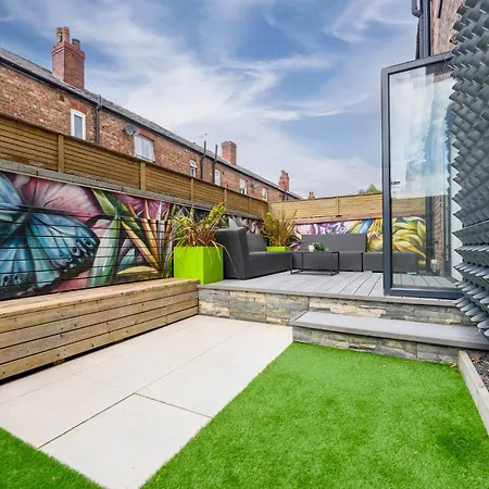 West Didsbury Retreat L Cinema L Sleeps 8-3